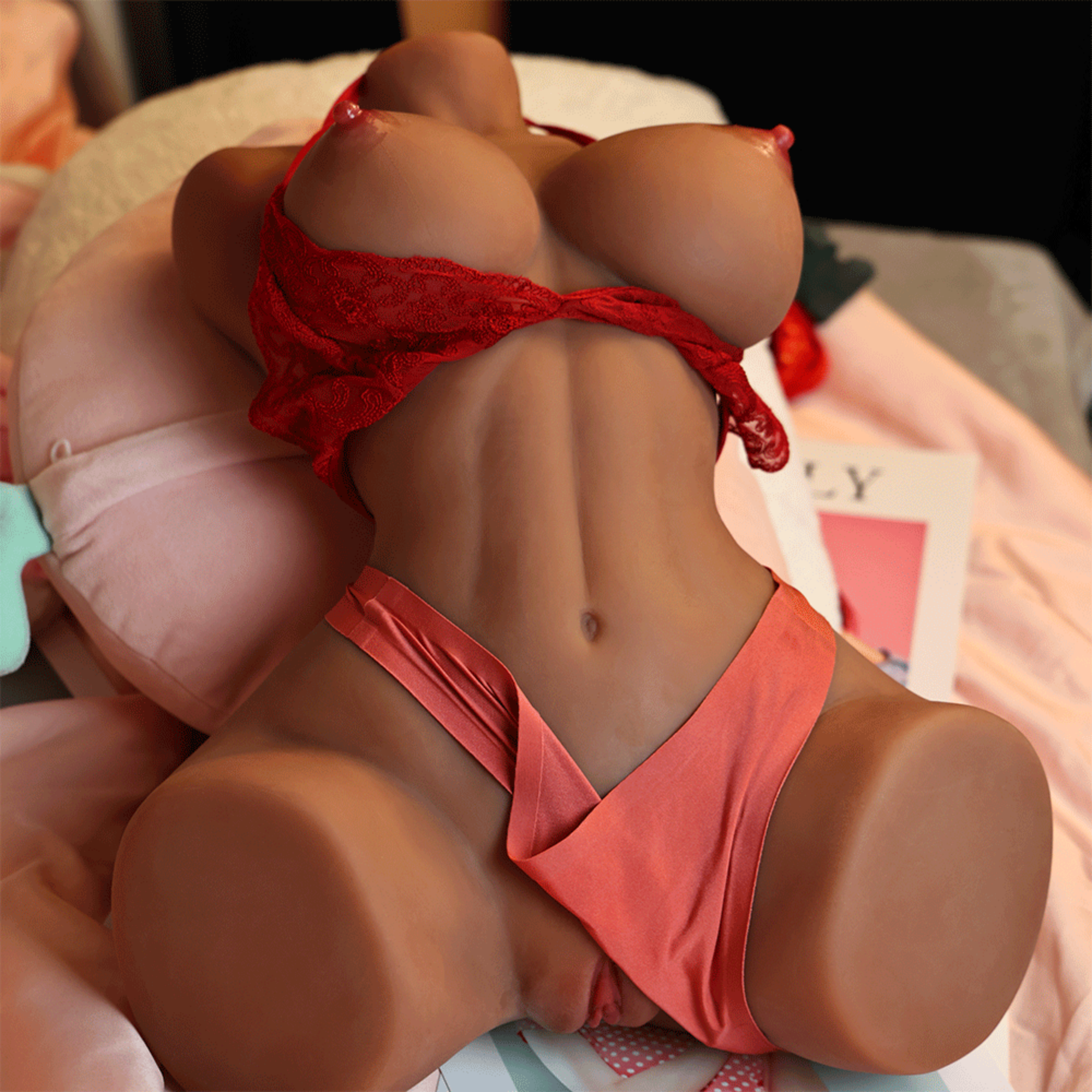 torso sexpop rachelle met lingerie op een bed 10KG 45CM